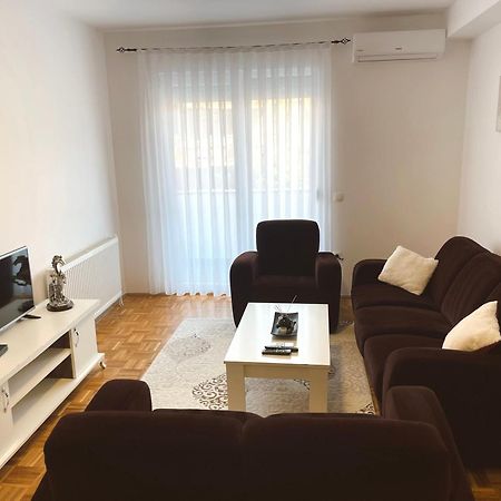 Apartment Troi Pristina Exterior photo